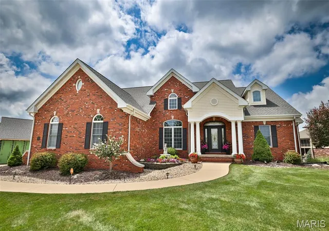 Homes for sale in Glen Carbon, IL | 101 Waterfall Ct, Glen Carbon, IL 62034 | MLS# MIS26037164