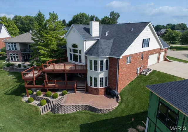 Homes for sale in Glen Carbon, IL | 101 Waterfall Ct, Glen Carbon, IL 62034 | MLS# MIS26037164