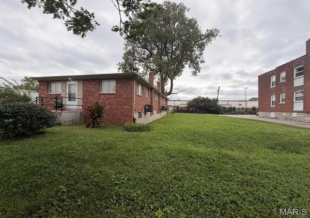 Photo 1 of Sale Pending at 926 Eastgate Ave, Saint Louis, MO 63130 | MLS# MIS26037170 | Listing updated on 2026-10-07