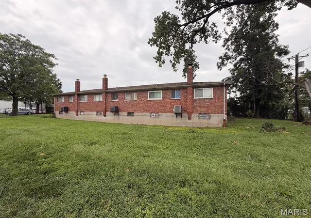 Photo 3 of Sale Pending at 926 Eastgate Ave, Saint Louis, MO 63130 | MLS# MIS26037170 | Listing updated on 2026-10-07