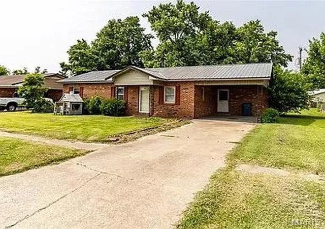 Homes for sale in New Madrid, MO | 141 Saint Catherine, New Madrid, MO 63869 | MLS# MIS26037175
