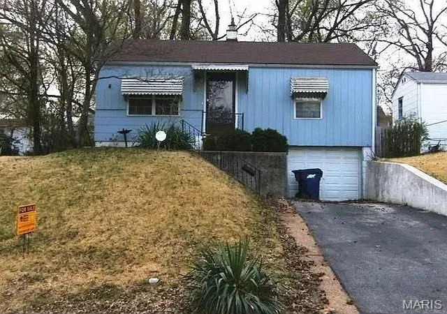 Photo 1 of Single family home for sale at 511 Coppinger Dr, Saint Louis, MO 63135 | MLS# MIS26037193 | Listing updated on 2026-06-26