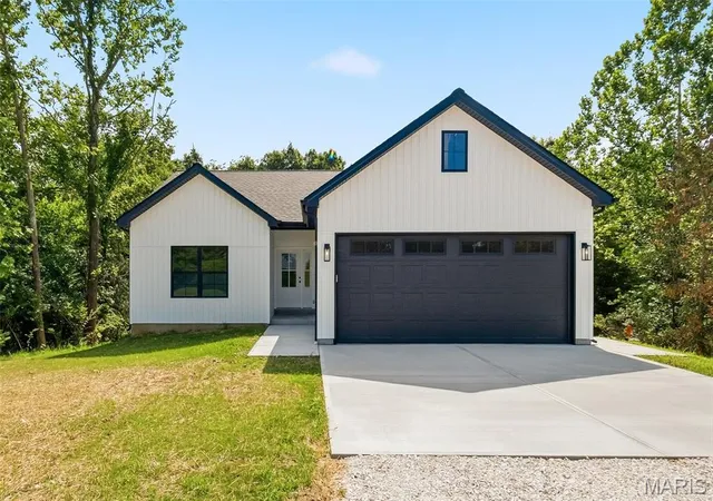 Homes for sale in Winfield, MO | 217 Red Mare Rd, Winfield, MO 63389 | MLS# MIS26037224