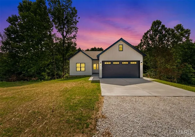 Homes for sale in Winfield, MO | 217 Red Mare Rd, Winfield, MO 63389 | MLS# MIS26037224
