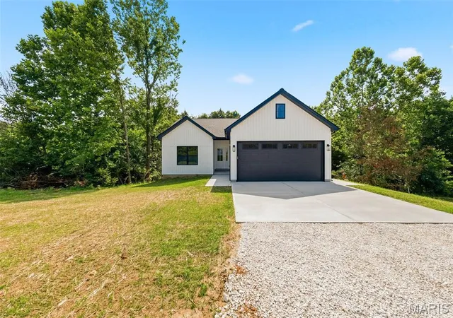Homes for sale in Winfield, MO | 217 Red Mare Rd, Winfield, MO 63389 | MLS# MIS26037224