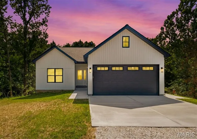Homes for sale in Winfield, MO | 217 Red Mare Rd, Winfield, MO 63389 | MLS# MIS26037224