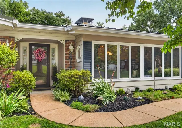 Photo 2 of Sale Pending at 2517 Trossock Ln, St Louis, MO 63122 | MLS# MIS26037229 | Listing updated on 2026-10-03