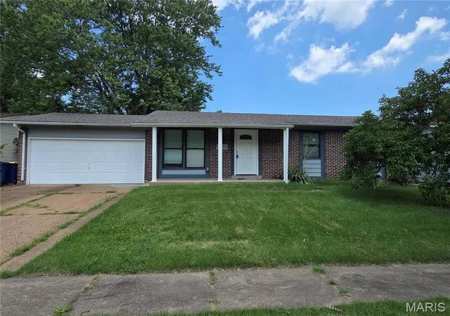 1st image of 3019 Oriental Dr, Florissant, MO 63031 | MLS# MIS26037232