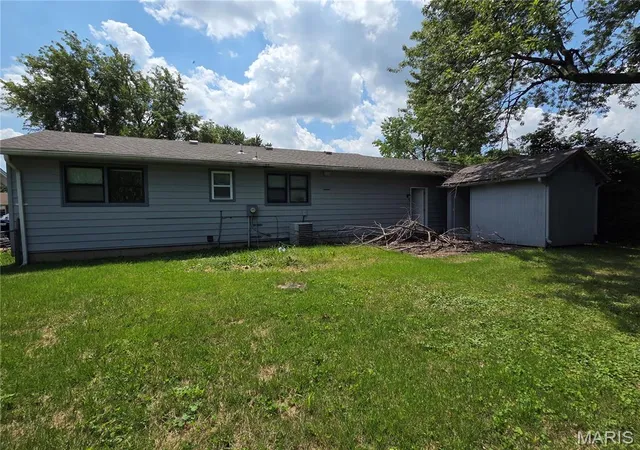 16th image of 3019 Oriental Dr, Florissant, MO 63031 | MLS# MIS26037232