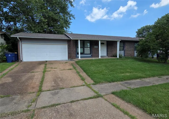 2nd image of 3019 Oriental Dr, Florissant, MO 63031 | MLS# MIS26037232