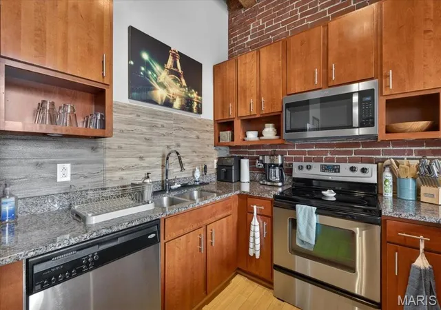 Photo 3 of Condo for sale at 1113 Washington Ave #406, Saint Louis, MO 63101 | MLS# MIS26037260 | Listing updated on 2026-07-02