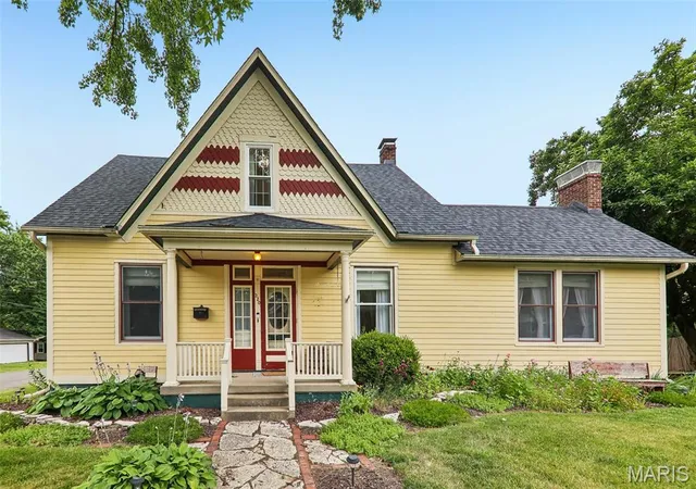 Homes for sale in Trenton, IL | 320 N Jefferson St, Trenton, IL 62293 | MLS# MIS26037279
