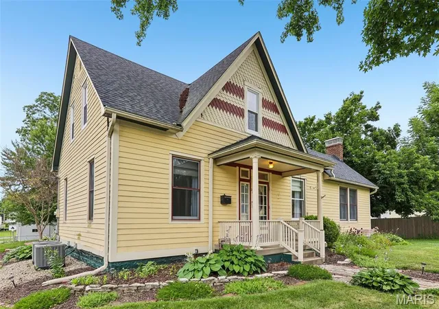 Homes for sale in Trenton, IL | 320 N Jefferson St, Trenton, IL 62293 | MLS# MIS26037279