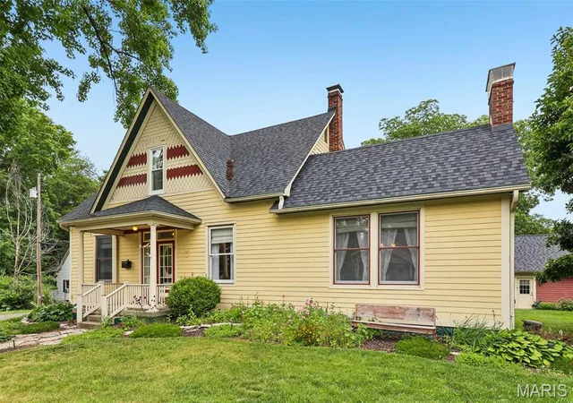 Homes for sale in Trenton, IL | 320 N Jefferson St, Trenton, IL 62293 | MLS# MIS26037279