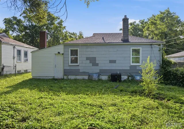 Homes for sale in Ferguson, MO | 445 Plaza Ave, Ferguson, MO 63135 | MLS# MIS26037299
