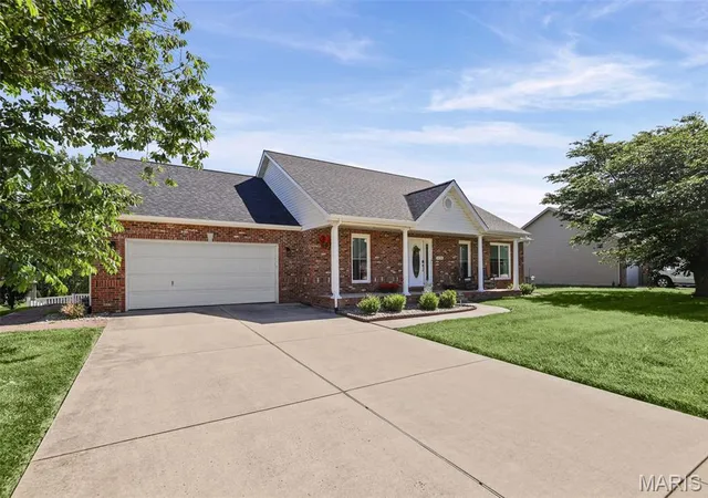 Photo 2 of Single family home for sale at 428 Marbleton Cir, O Fallon, IL 62269 | MLS# MIS26037304 | Listing updated on 2026-10-20