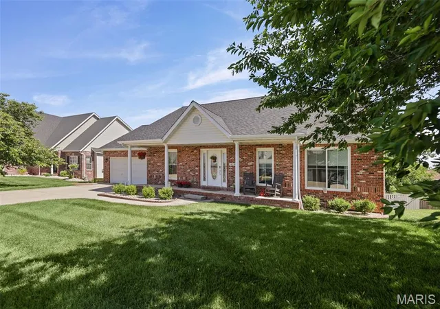 Photo 3 of Single family home for sale at 428 Marbleton Cir, O Fallon, IL 62269 | MLS# MIS26037304 | Listing updated on 2026-10-20