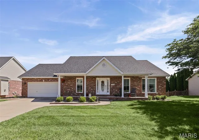 Photo 3 of Single family home for sale at 428 Marbleton Cir, O Fallon, IL 62269 | MLS# MIS26037304 | Listing updated on 2026-10-20