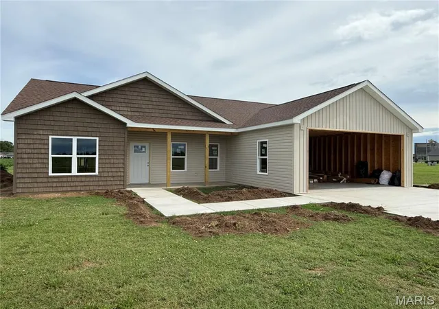Homes for sale in Sikeston, MO | 810 Bollweevil Blvd, Sikeston, MO 63801 | MLS# MIS26037316