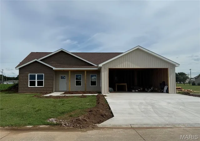 Homes for sale in Sikeston, MO | 810 Bollweevil Blvd, Sikeston, MO 63801 | MLS# MIS26037316