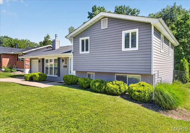 2nd image of 569 Saint Joseph St, Florissant, MO 63031 | MLS# MIS26037319