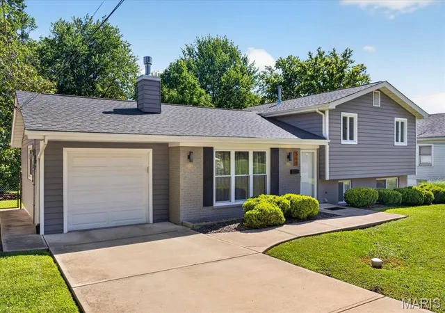 3rd image of 569 Saint Joseph St, Florissant, MO 63031 | MLS# MIS26037319