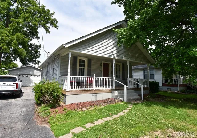 Homes for sale in Alton, IL | 208 Wisconsin Ave, Alton, IL 62002 | MLS# MIS26037321