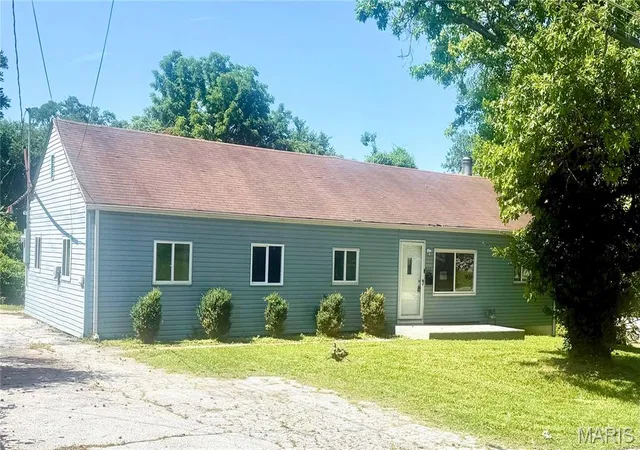 2nd image of 456 Bluff Dr, Riverview, MO 63137 | MLS# MIS26037326