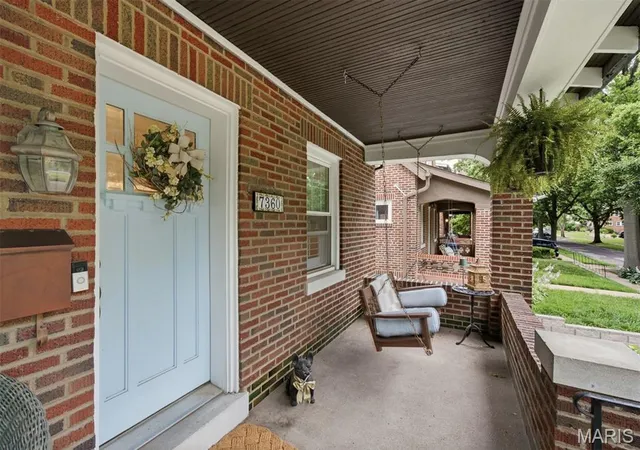 Photo 3 of Sale Pending at 7360 Northmoor Dr, Saint Louis, MO 63105 | MLS# MIS26037329 | Listing updated on 2026-06-24