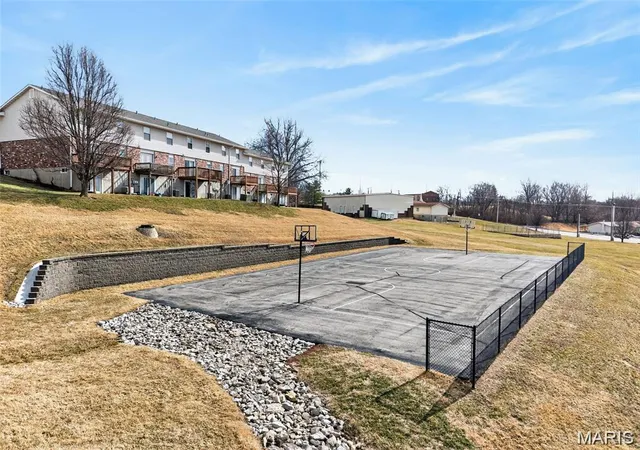 2nd image of 2279 Highland Hl Dr, Saint Peters, MO 63376