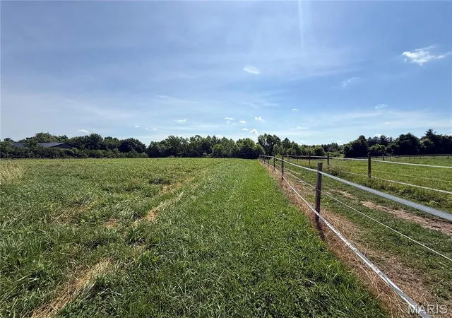 4th image of 2807 Otten Rd, Millstadt, IL 62260 | MLS# MIS26037338