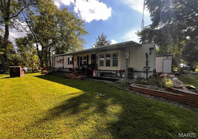 Homes for sale in Alma, IL | 8360 Club Ln, Alma, IL 62807 | MLS# MIS26037343