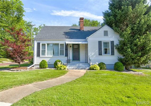 Homes for sale in Edwardsville, IL | 503 Chapman St, Edwardsville, IL 62025 | MLS# MIS26037345