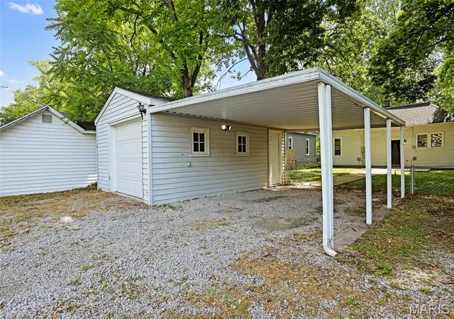 Homes for sale in Edwardsville, IL | 927 Troy Rd, Edwardsville, IL 62025 | MLS# MIS26037356