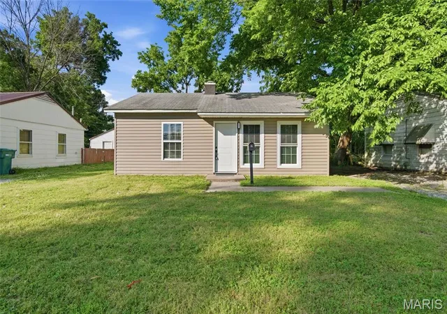 Photo 1 of Single family home for sale at 14 Marilyn Ln, East Saint Louis, IL 62206 | MLS# MIS26037367 | Listing updated on 2026-10-02