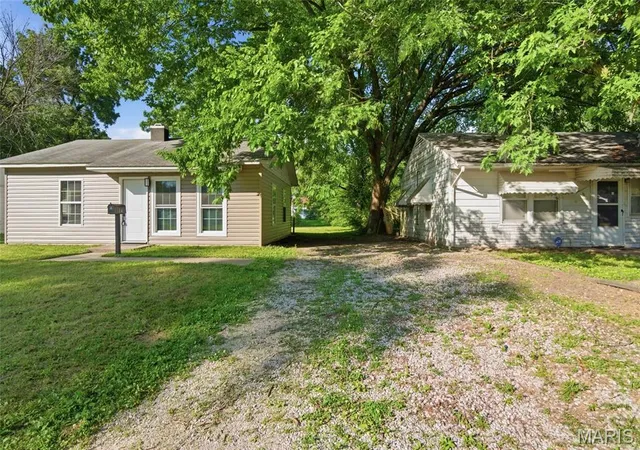 Photo 3 of Single family home for sale at 14 Marilyn Ln, East Saint Louis, IL 62206 | MLS# MIS26037367 | Listing updated on 2026-10-02