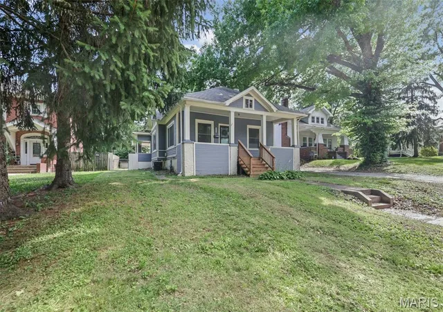 Photo 2 of Single family home for sale at 3019 Brown St, Alton, IL 62002 | MLS# MIS26037371 | Listing updated on 2026-09-03