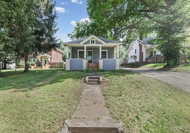 Photo 2 of Single family home for sale at 3019 Brown St, Alton, IL 62002 | MLS# MIS26037371 | Listing updated on 2026-09-03