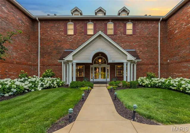 Homes for sale in Creve Coeur, MO | 561 Sarah Ln #303, Creve Coeur, MO 63141 | MLS# MIS26037384