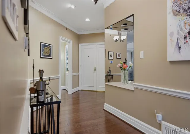 Homes for sale in Creve Coeur, MO | 561 Sarah Ln #303, Creve Coeur, MO 63141 | MLS# MIS26037384