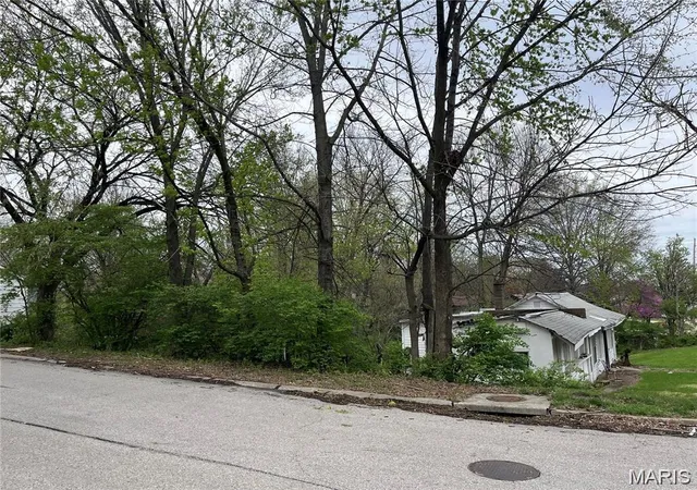 Photo 1 of Sale Pending at 3001 3005 Ashby Rd, Saint Louis, MO 63114 | MLS# MIS26037397 | Listing updated on 2026-07-27