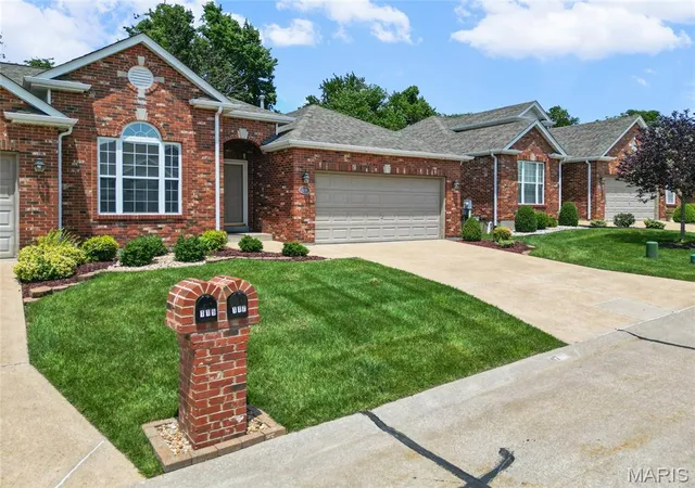 Photo 3 of Sale Pending at 117 Tori Pines Dr, Saint Louis, MO 63129 | MLS# MIS26037402 | Listing updated on 2026-08-29