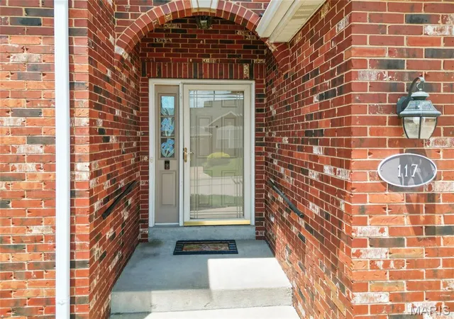 Photo 4 of Sale Pending at 117 Tori Pines Dr, Saint Louis, MO 63129 | MLS# MIS26037402 | Listing updated on 2026-08-29