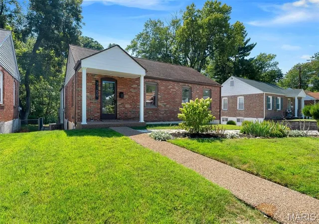 Photo 2 of Single family home for sale at 7100 Holly Hills Ave, Saint Louis, MO 63123 | MLS# MIS26037412 | Listing updated on 2026-10-06