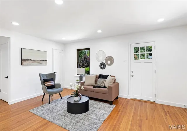 Photo 4 of Single family home for sale at 7100 Holly Hills Ave, Saint Louis, MO 63123 | MLS# MIS26037412 | Listing updated on 2026-10-06