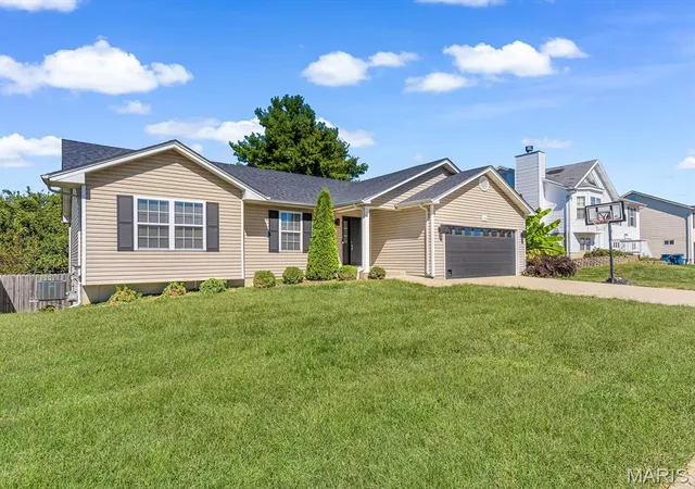 Photo 1 of Single family home for sale at 145 Pine Holw Ln, Collinsville, IL 62234 | MLS# MIS26037414 | Listing updated on 2026-09-30