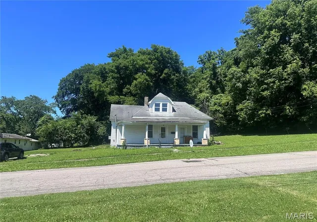 Homes for sale in Chaffee, MO | 311 E Davidson Ave, Chaffee, MO 63740 | MLS# MIS26037431