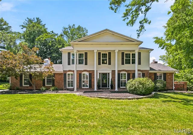 Homes for sale in Creve Coeur, MO | 607 Lampadaire Dr, Creve Coeur, MO 63141 | MLS# MIS26037432