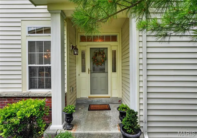 3rd image of 863 Stone Meadow Dr, Chesterfield, MO 63005 | MLS# MIS26037449