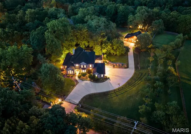 1st image of 17 West Dr, Chesterfield, MO 63017 | MLS# MIS26037452